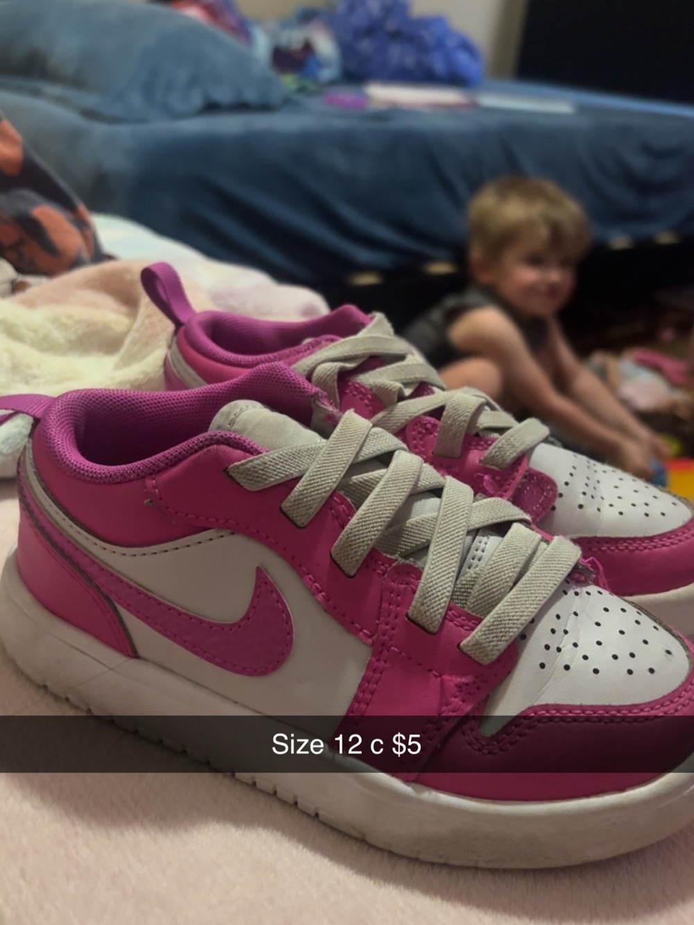 Nike Kids Low-Top Sneakers in Pink and White
